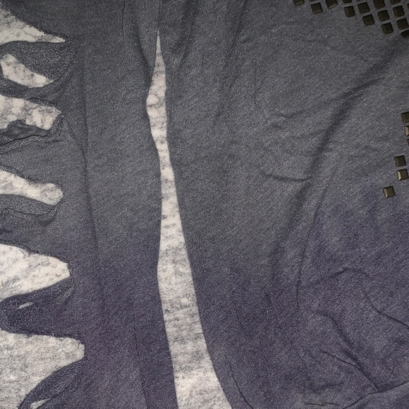 TPARTY DISTRESSED GRAYISH BLUE TOP WITH CUTOUT SLEEVES  AND GOLD STUDED STAR - Picture 5 of 11